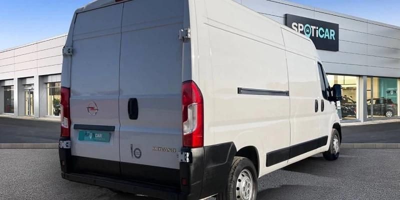 Usado Opel Movano 140 HP (102 kW) 2023 Branco Van