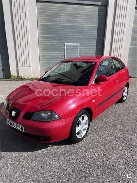 Usado Seat Ibiza Sport 100 CV (73 kW) 2005 Rojo Berlina