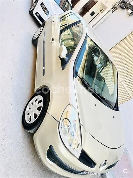 Usado Renault Clio II Rip Curl 85 CV (62 kW) 2008 Beige Berlina