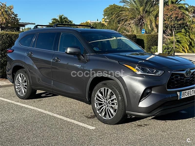 Gris / plata Usado 2021 Toyota Highlander Advance SUV | 49.750 € (Precio justo) - Imagen 1/4