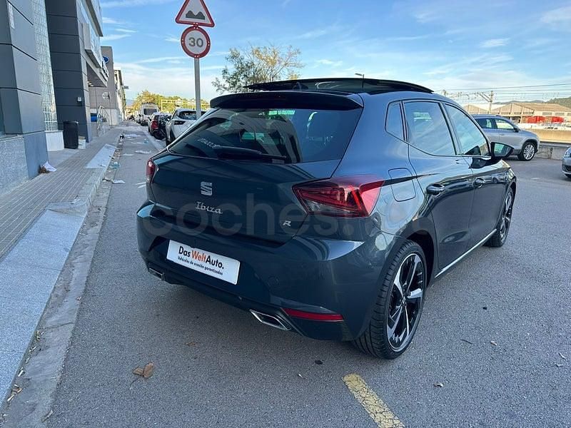 Usado Seat Ibiza FR 110 CV (80 kW) 2022 Negro Utilitario