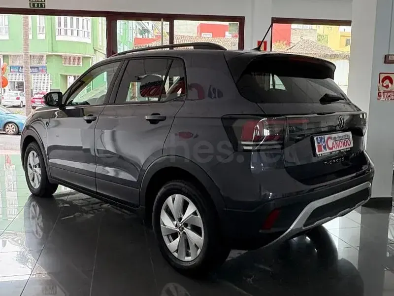 Usado VW T-Cross Life 95 CV (69 kW) 2024 Gris / plata SUV