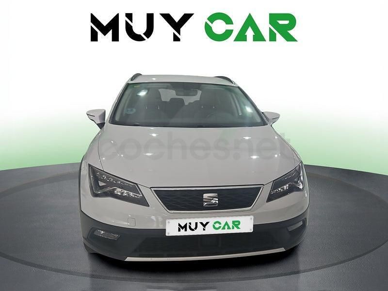 Usado Seat Leon 125 CV (91 kW) 2018 Blanco Familiar