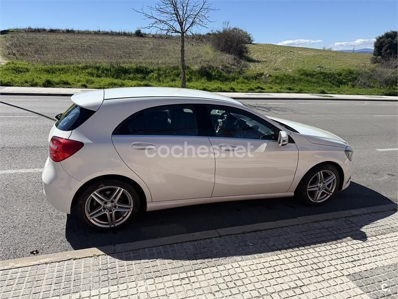 Usado Mercedes A200 Urban 156 CV (114 kW) 2014 Blanco Berlina