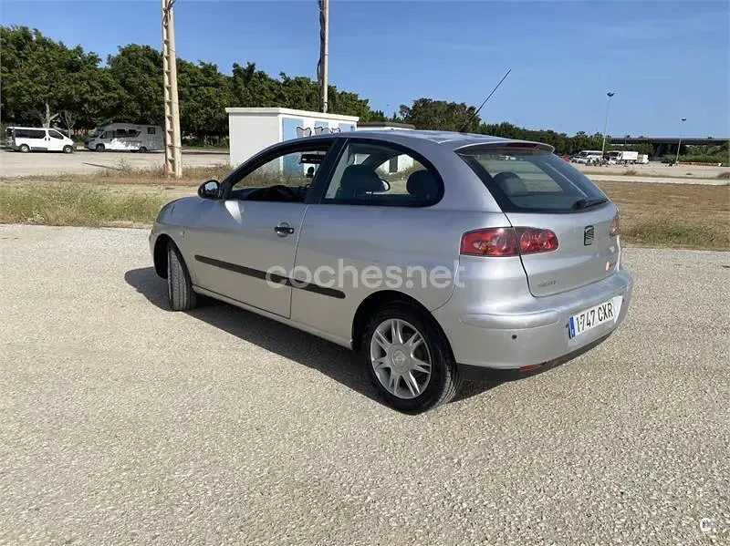 Usado Seat Ibiza 64 CV (47 kW) 2004 Gris / plata Utilitario