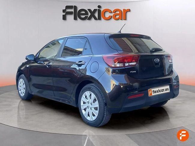 Usado Kia Rio 84 CV (61 kW) 2018 Negro