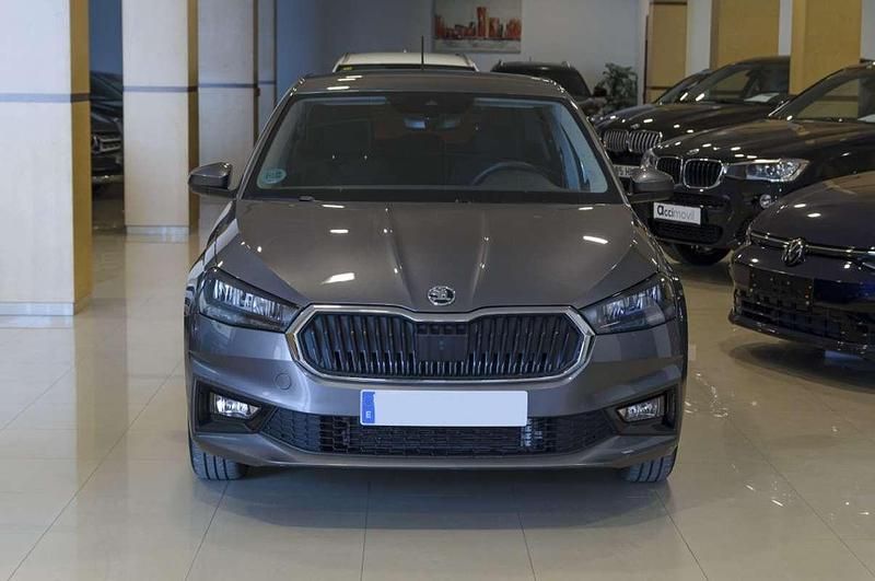 Usado Skoda Fabia Selection 116 CV (85 kW) 2025 Gris Utilitario