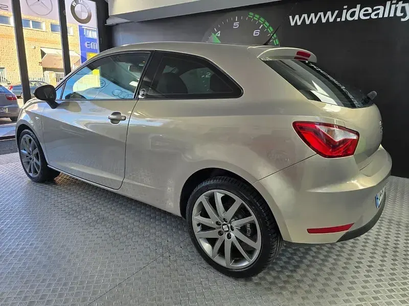 Usado Seat Ibiza SC I-Tech 105 CV (77 kW) 2014 Gris / plata Utilitario