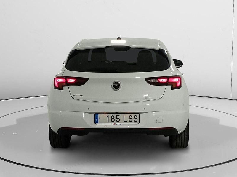 Usado Opel Astra Design & Tech 111 CV (81 kW) 2021 Blanco Utilitario