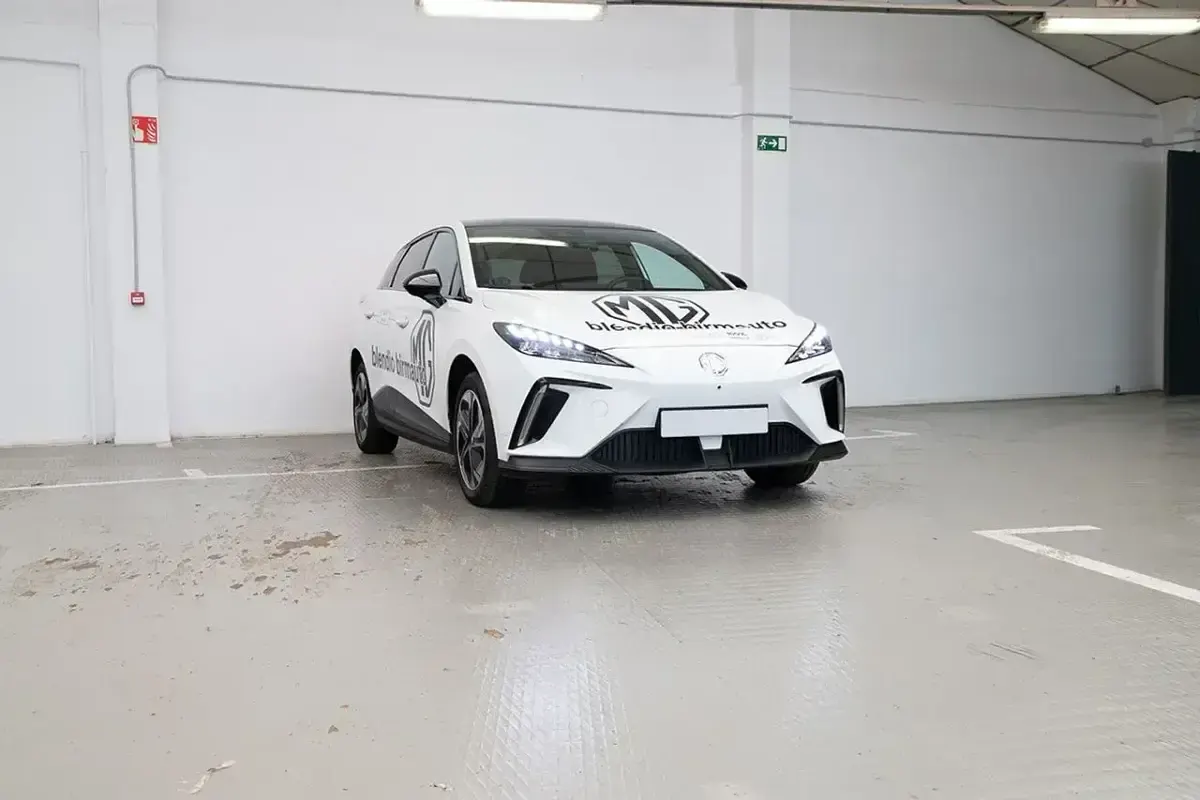 Usado MG MG4 EV Luxury 150 kW (204 CV) 2023 Blanco Utilitario