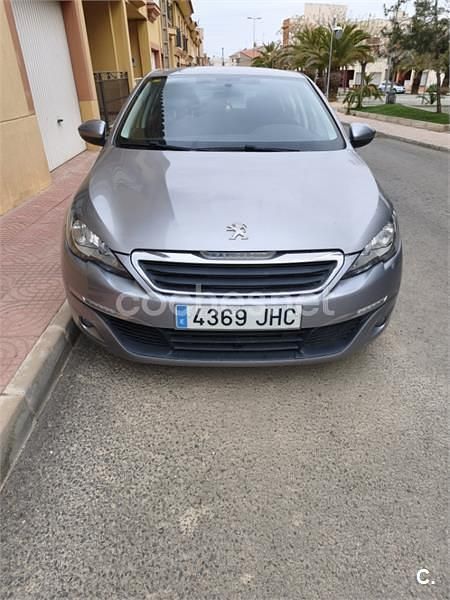 Usado Peugeot 308 Active 115 CV (84 kW) 2015 Gris / plata Berlina
