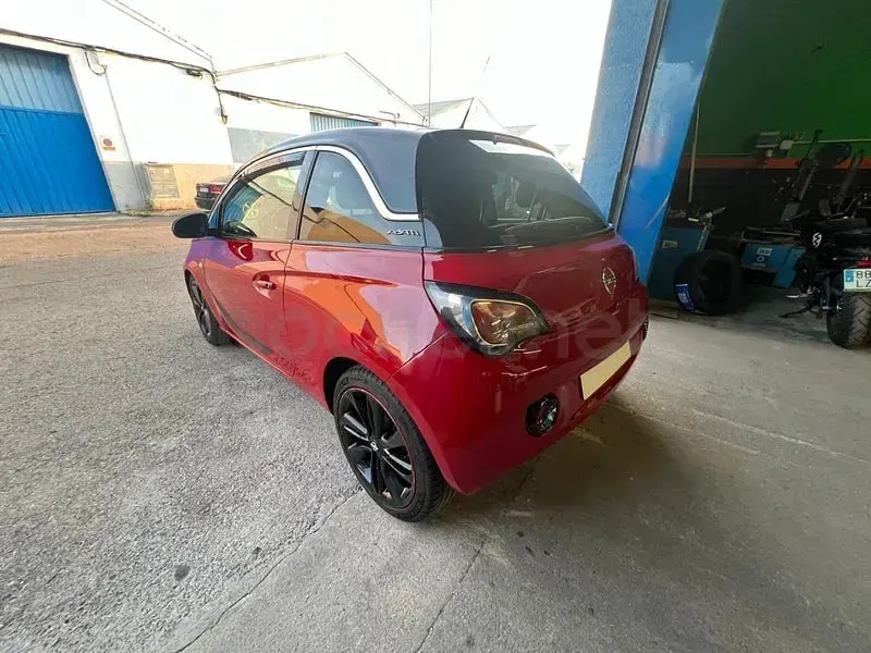Usado Opel Adam Slam 100 CV (73 kW) 2015 Rojo Utilitario
