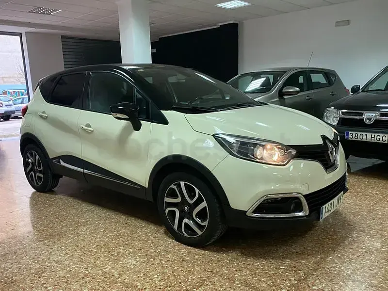Usado Renault Captur Zen 90 CV (66 kW) 2017 Beige SUV