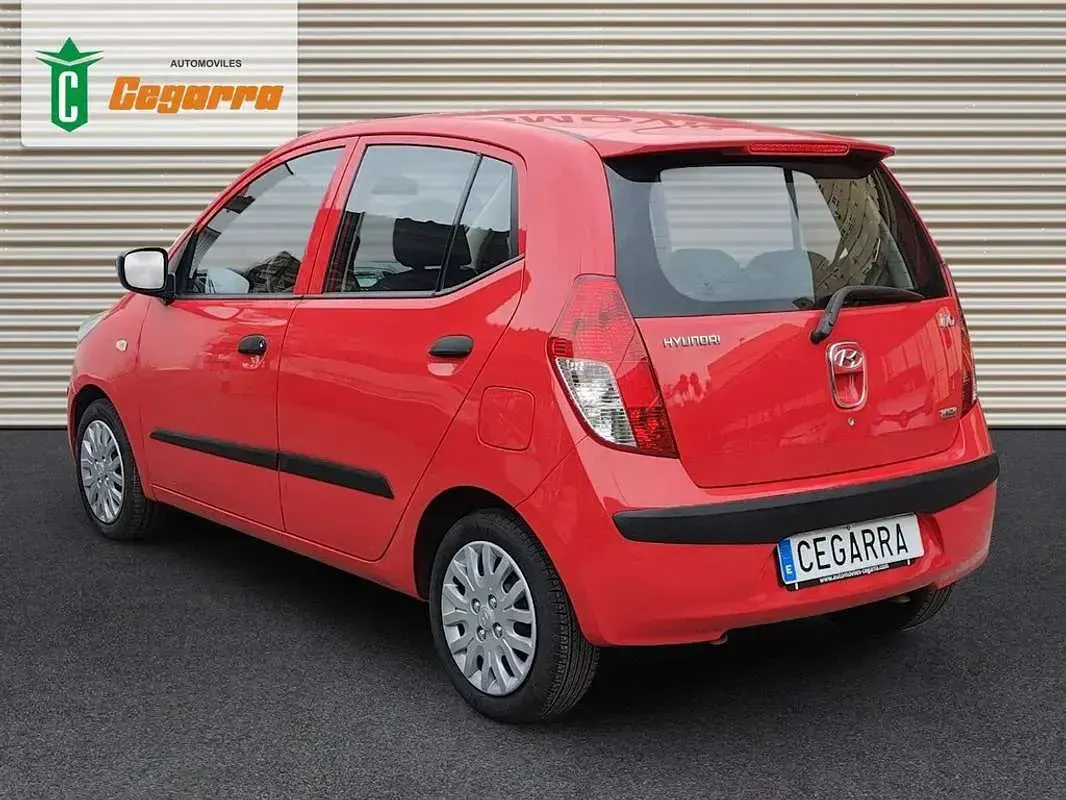 Usado Hyundai i10 Comfort 86 CV (63 kW) 2010 Rojo Utilitario