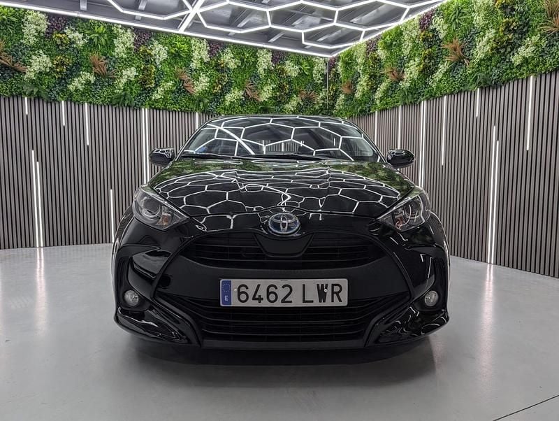 Usado Toyota Yaris Hybrid Business Edition 116 CV (85 kW) 2022 Negro Berlina