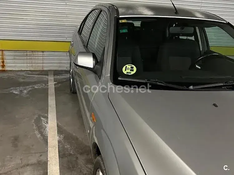Usado Ford Mondeo Trend 125 CV (91 kW) 2002 Gris / plata Berlina