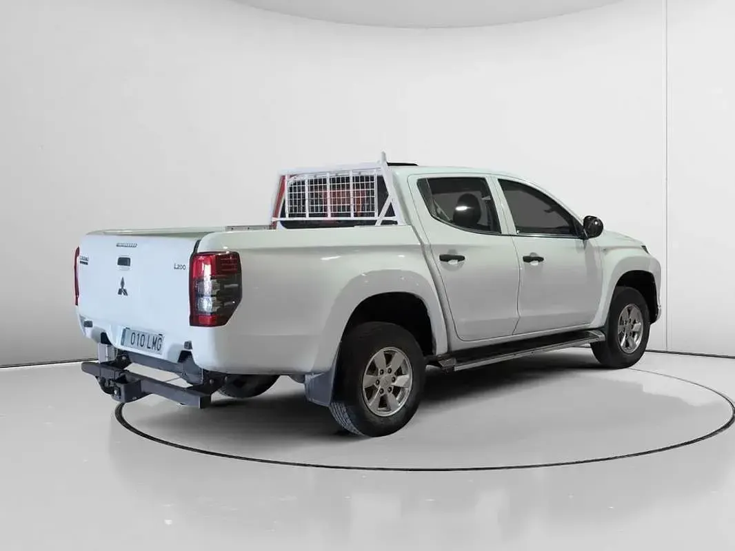 Usado Mitsubishi L200 150 CV (110 kW) 2021 Blanco Pickup/Camioneta