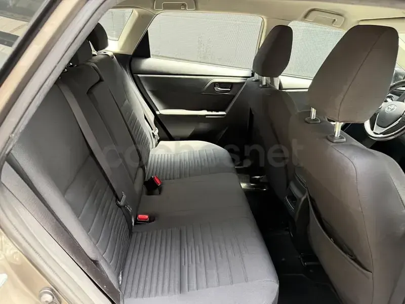 Usado Toyota Auris Active 116 CV (85 kW) 2016 Marrón Berlina