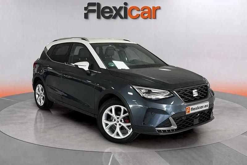Gris Usado 2023 Seat Arona FR SUV | 18.490 € (Precio justo) - Imagen 1/4