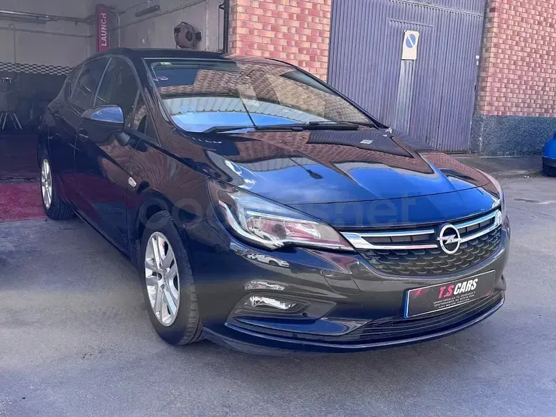 Usado Opel Astra Excellence 110 CV (80 kW) 2016 Negro Berlina
