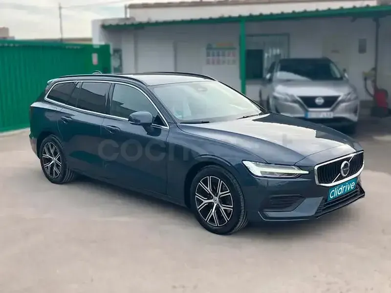Begagnad Volvo V60 Core 197 HK (144 kW) 2025 Blå Kombi