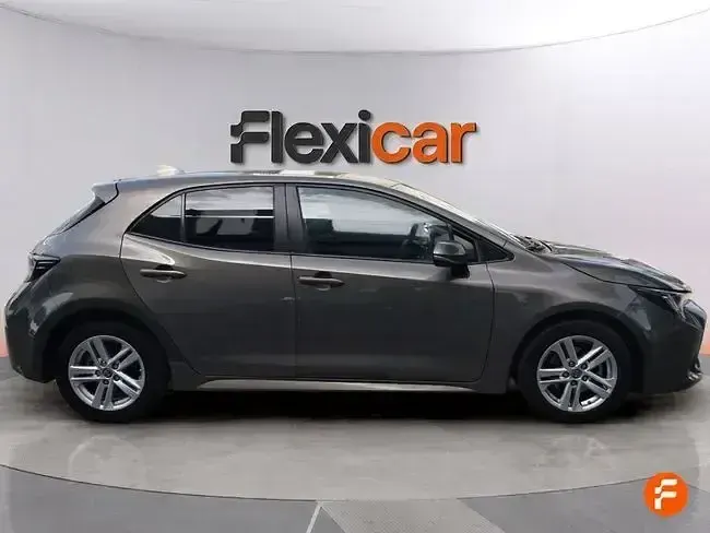 Usado Toyota Corolla Active 122 CV (89 kW) 2022 Verde Berlina