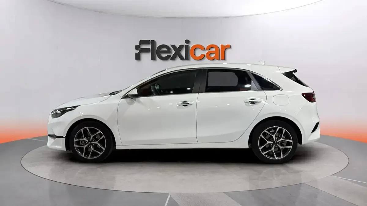 Usado Kia Ceed 101 CV (74 kW) 2023 Blanco Utilitario