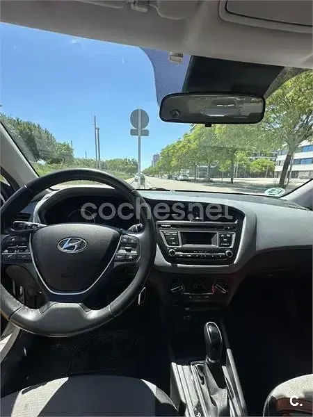 Usado Hyundai i20 100 CV (73 kW) 2016 Blanco Berlina