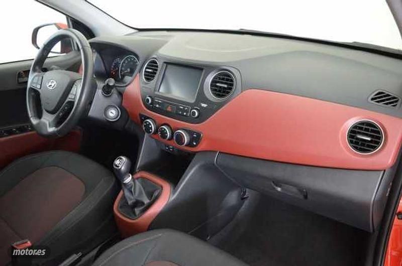 Usado Hyundai i10 66 CV (48 kW) 2019 Rojo Utilitario