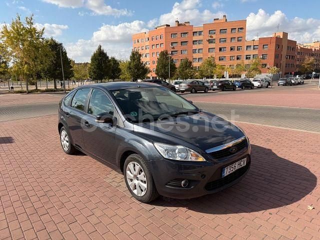 Gris / plata Usado 2011 Ford Focus Trend Berlina | 4800 € (Buen precio) - Imagen 1/4