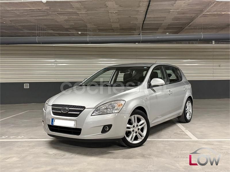 Gris / plata Usado 2008 Kia Ceed Active Berlina | 5590 € (Precio justo) - Imagen 1/4