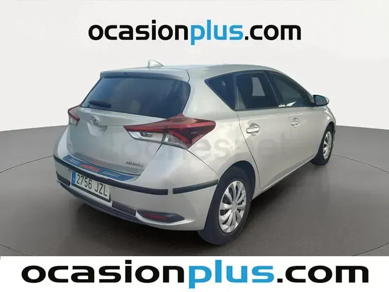 Usado Toyota Auris Business Edition 90 CV (66 kW) 2017 Gris / plata Berlina