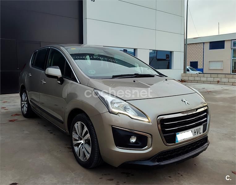 Usado Peugeot 3008 Access 115 CV (84 kW) 2014 Beige Berlina