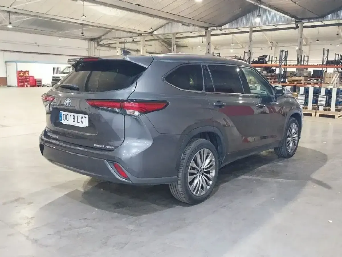 Usado Toyota Highlander Advance 247 CV (181 kW) 2022 Gris SUV