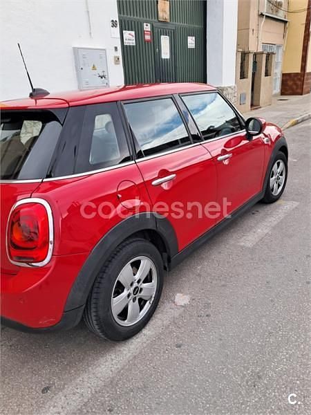 Usado Mini ONE 102 CV (75 kW) 2020 Rojo Utilitario