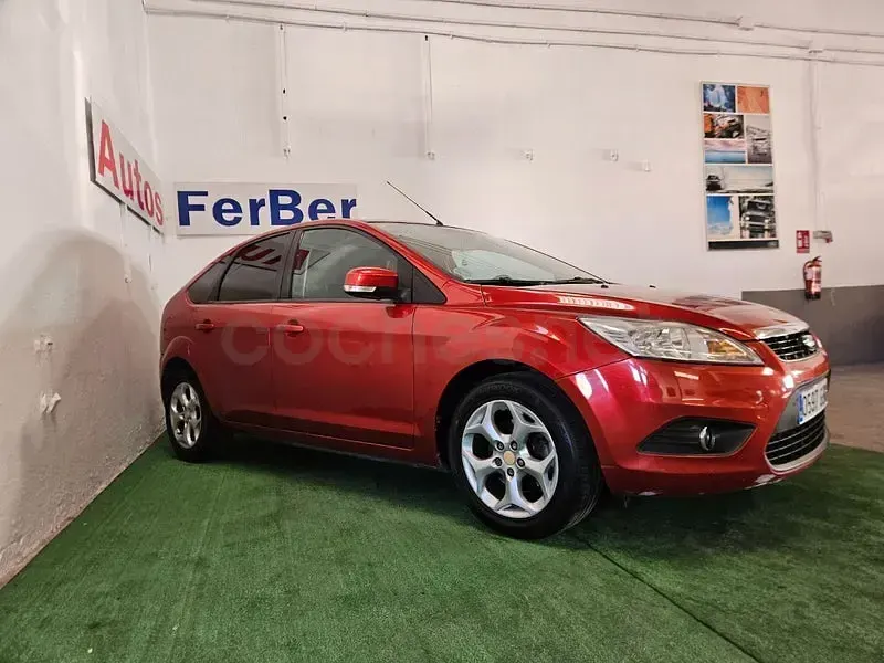 Usado Ford Focus Trend 109 CV (80 kW) 2008 Naranja Berlina