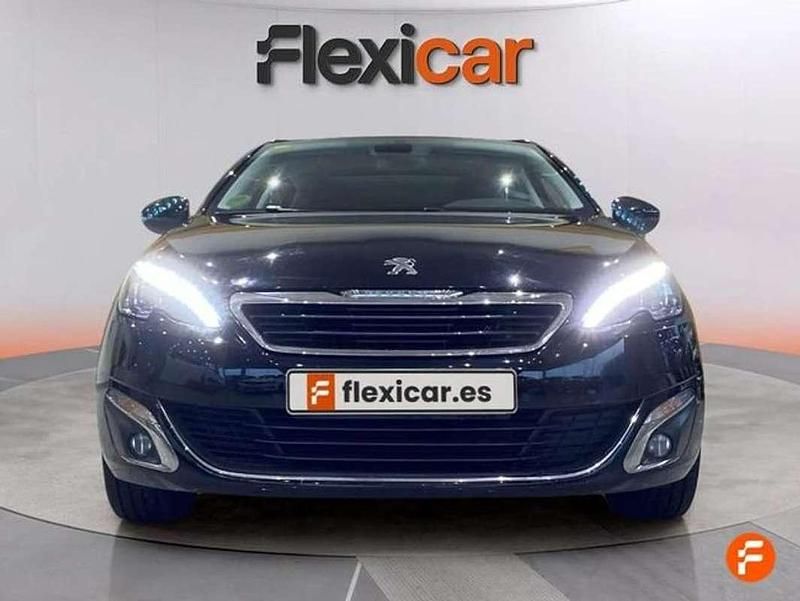 Usado Peugeot 308 131 CV (96 kW) 2016 Negro Familiar