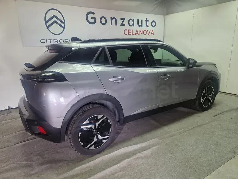 Usado Peugeot 2008 GT 130 CV (95 kW) 2024 Gris / plata SUV