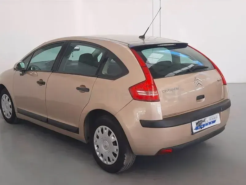 Usado Citroën C4 92 CV (67 kW) 2006 Amarillo Berlina