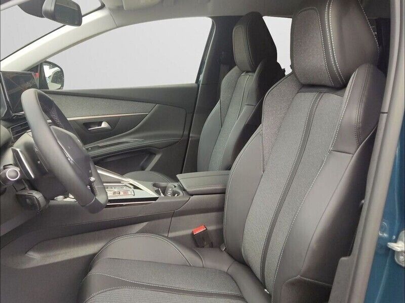 Usado Peugeot 5008 Allure 136 CV (100 kW) 2024 Blanco Monovolumen