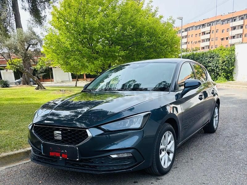 Usado Seat Leon Style 116 CV (85 kW) 2022 Gris / plata Berlina