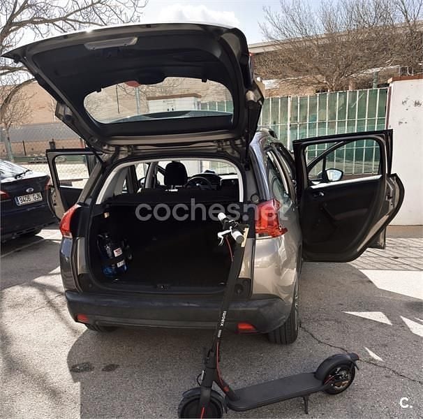 Usado Peugeot 2008 Allure 110 CV (80 kW) 2015 Marrón SUV