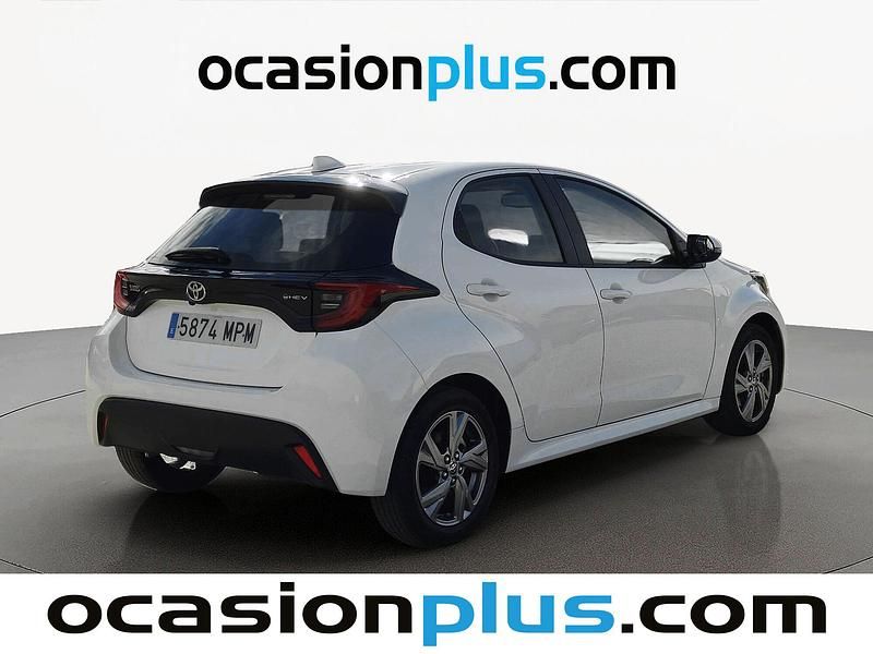 Usado Toyota Yaris Hybrid Active 116 CV (85 kW) 2024 Blanco Berlina