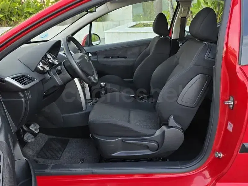 Usado Peugeot 207 90 CV (66 kW) 2007 Rojo Berlina