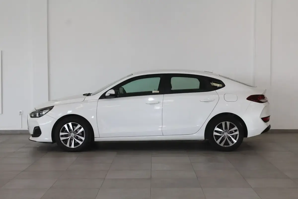 Usado Hyundai i30 120 CV (88 kW) 2018 Blanco Utilitario