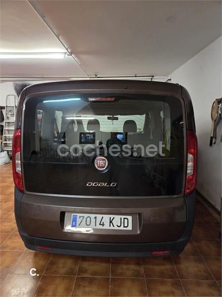Usado Fiat Doblò Easy 95 CV (69 kW) 2016 Marrón Monovolumen