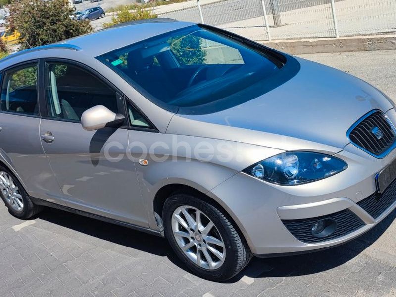 Beige Usado 2010 Seat Altea XL Style Monovolumen | 6000 € (Precio justo) - Imagen 1/4