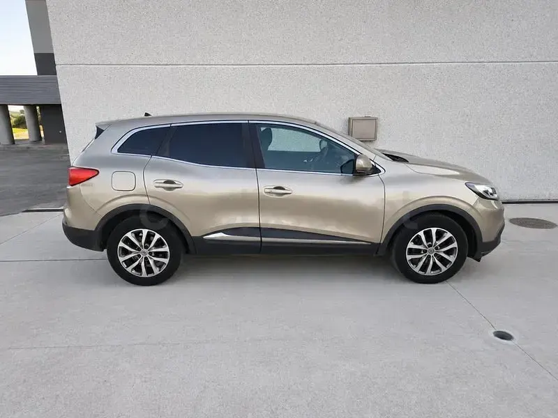 Usado Renault Kadjar Intens 130 CV (95 kW) 2016 Beige SUV