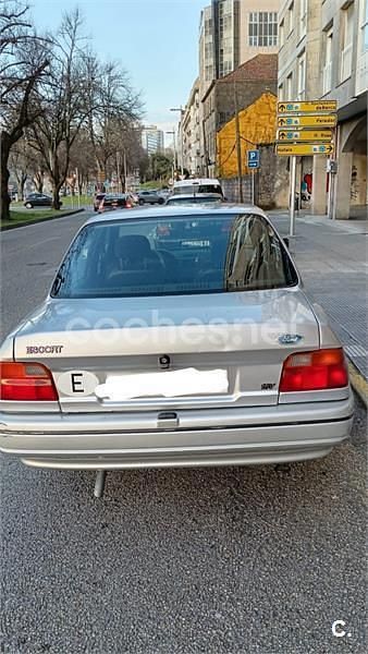 Usado Ford Escort 90 CV (66 kW) 1995 Gris / plata Berlina