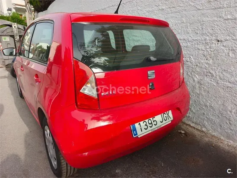 Usado Seat Mii 60 CV (44 kW) 2015 Rojo Utilitario